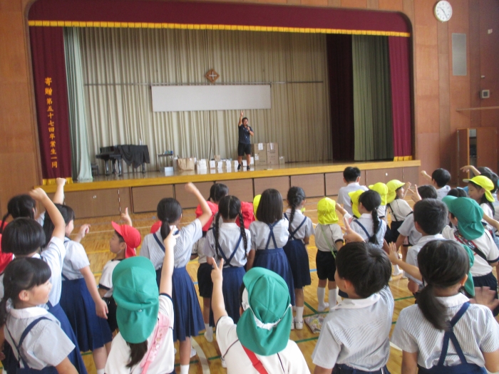 小学校の先生とジャンケンゲーム