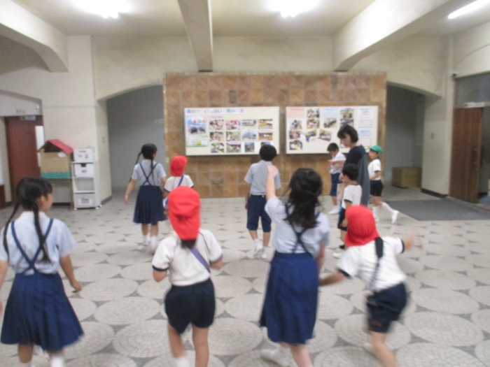 学校探検！出発