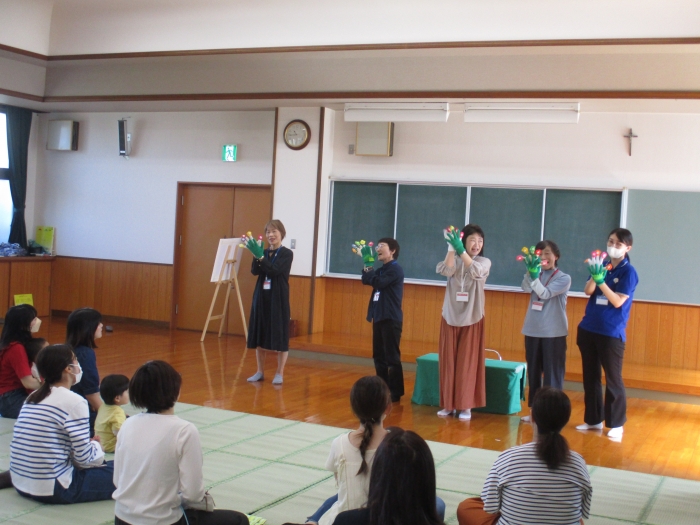 お花もみんなもニコニコ笑顔♪