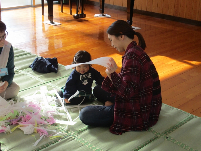 ちぎって遊ぶの楽しい～！