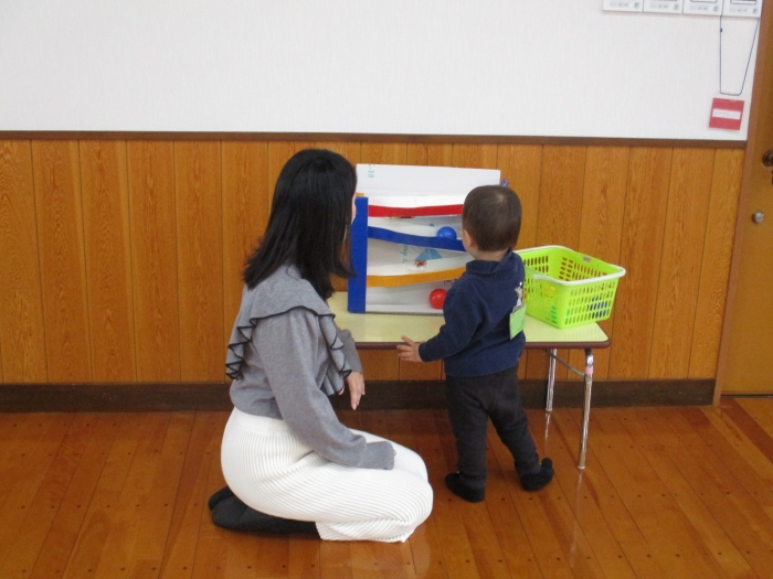 ボールがコロコロ転がってきたね！