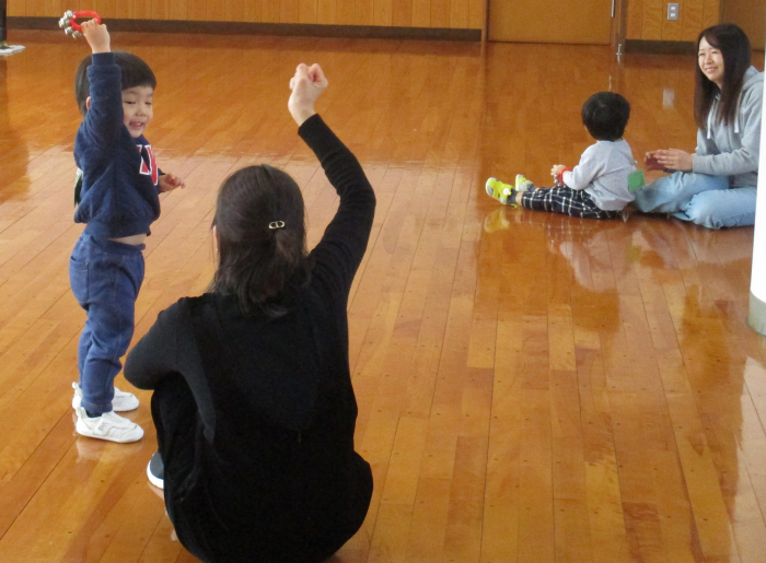 リズムに合わせて、お名前を呼ばれたら一人で鈴をならせたね♪