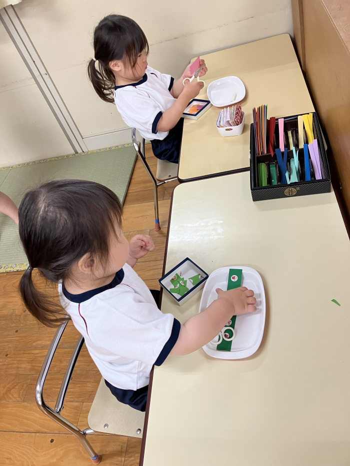 ハサミも上手に使えます。
